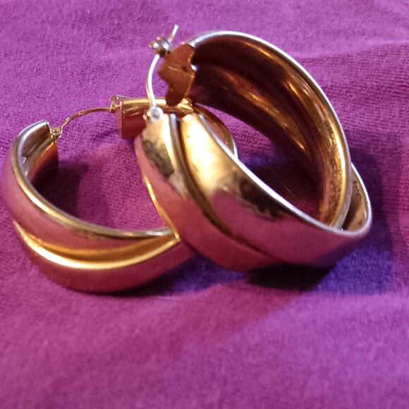 2 Gold Tone Pair - Hoop Earrings - Picture 5 of 7
